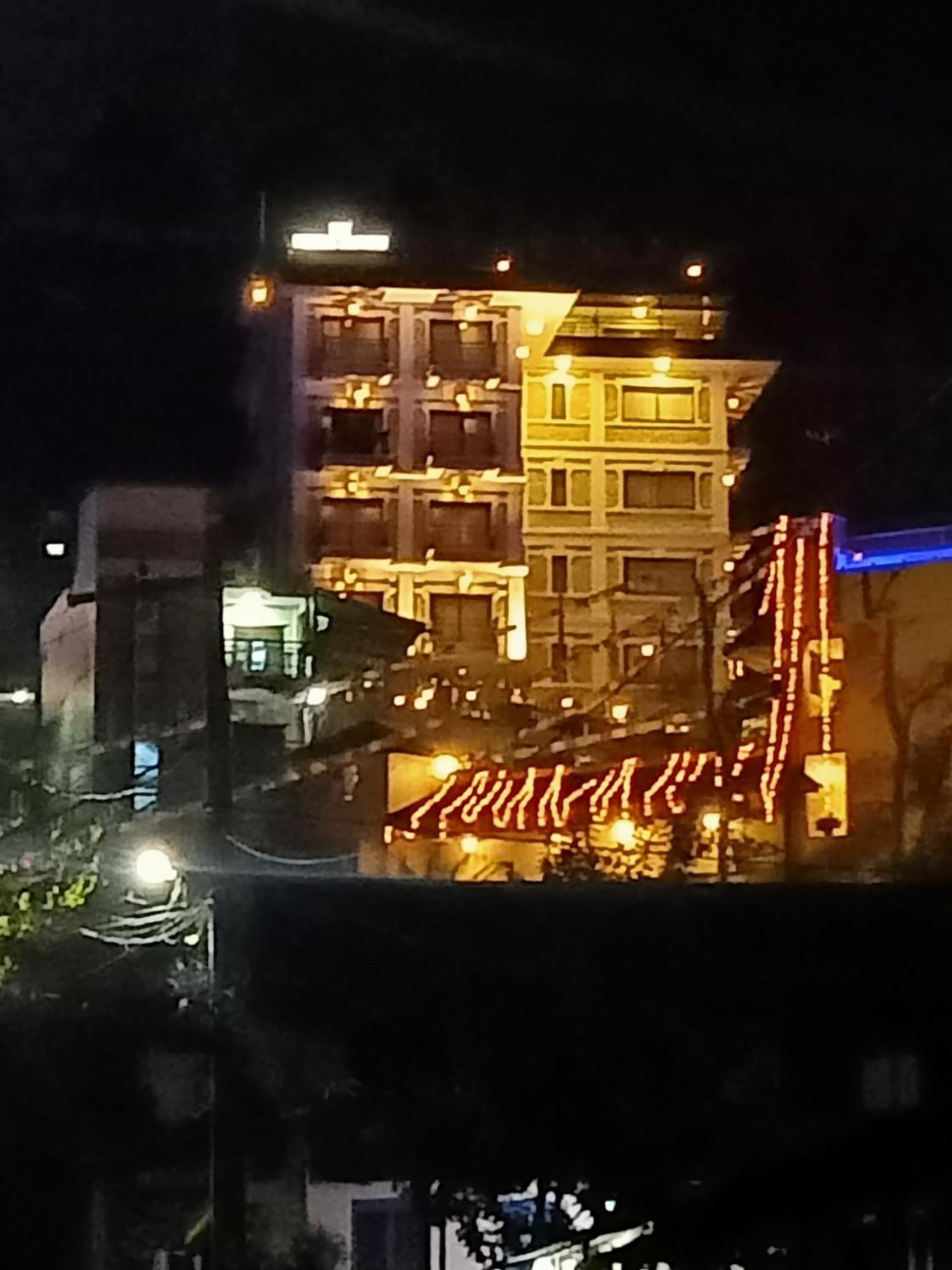 Hotel Kings Pokhara Bagian luar foto