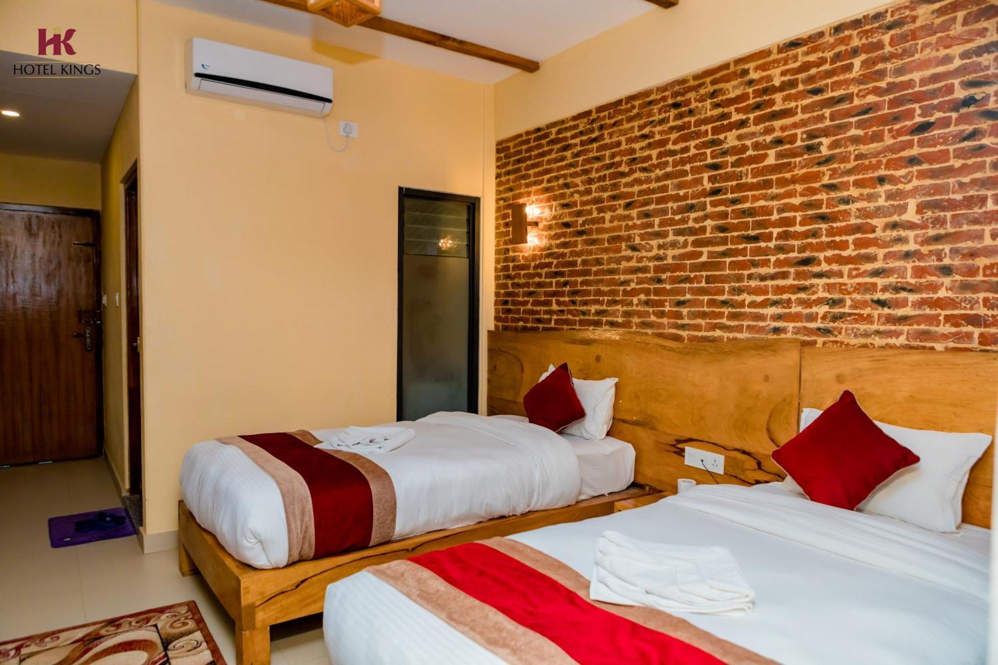 Hotel Kings Pokhara Bagian luar foto