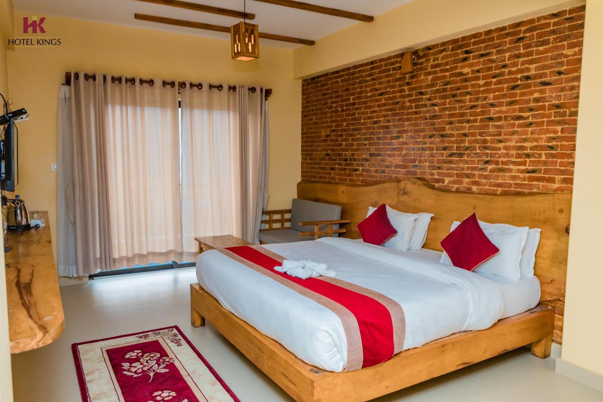 Hotel Kings Pokhara Bagian luar foto