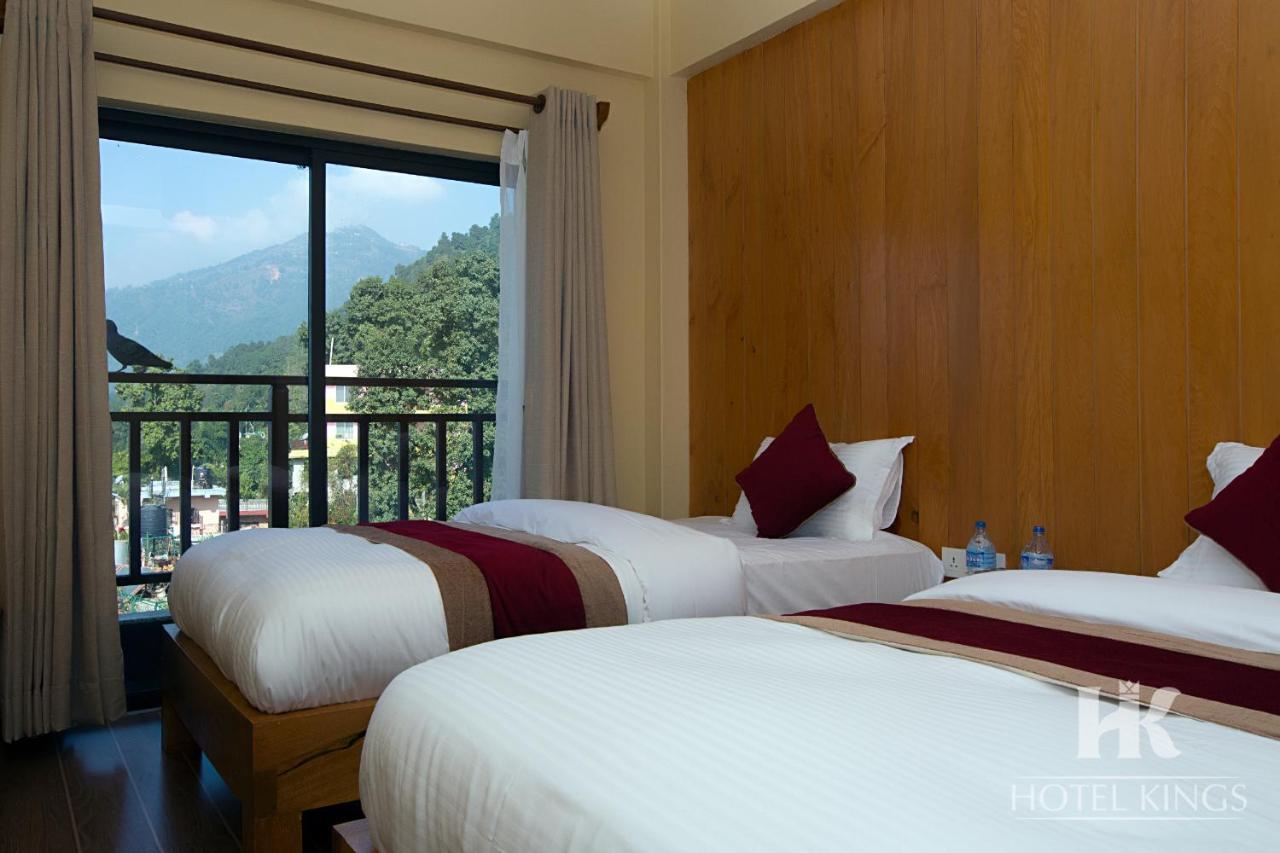 Hotel Kings Pokhara Bagian luar foto