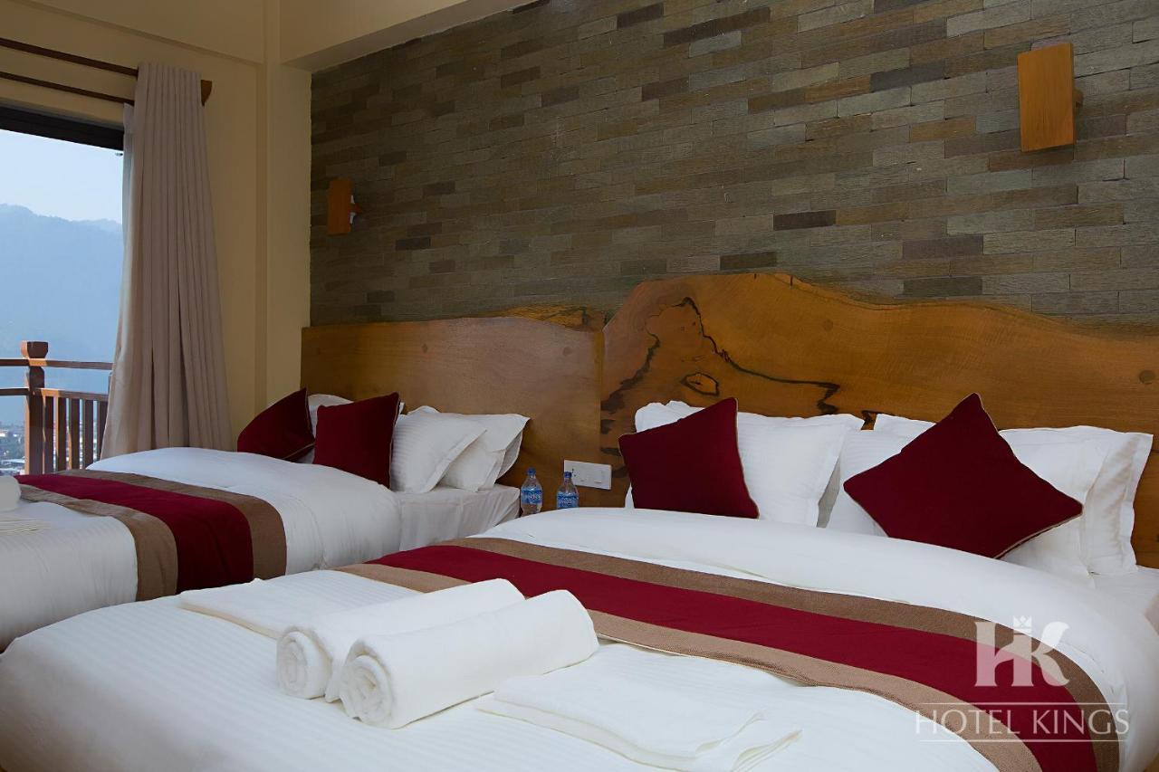 Hotel Kings Pokhara Bagian luar foto