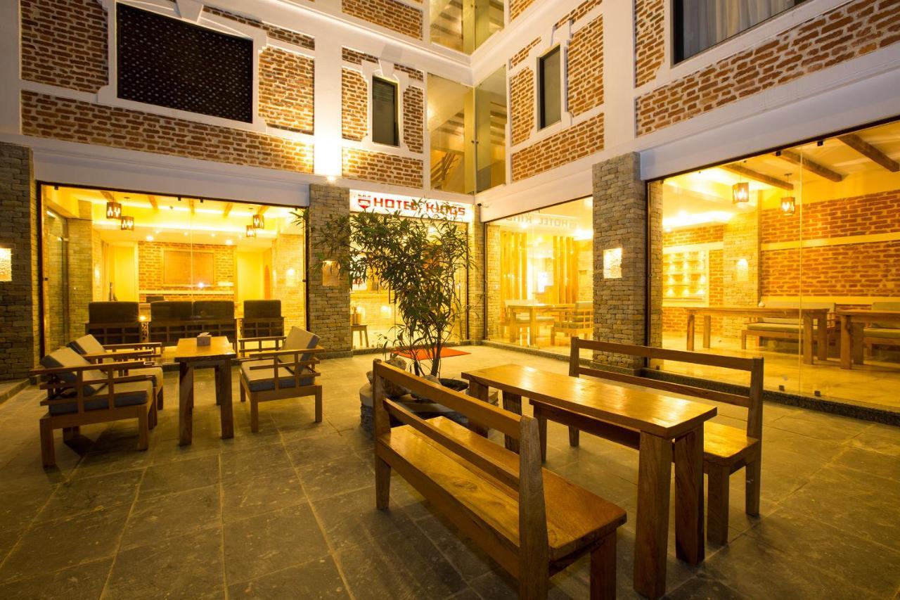 Hotel Kings Pokhara Bagian luar foto