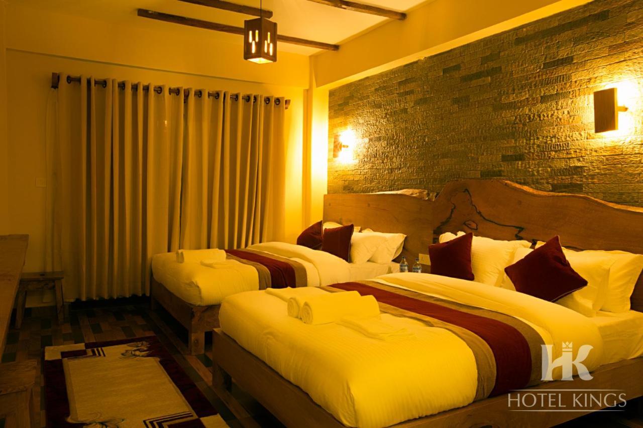 Hotel Kings Pokhara Bagian luar foto