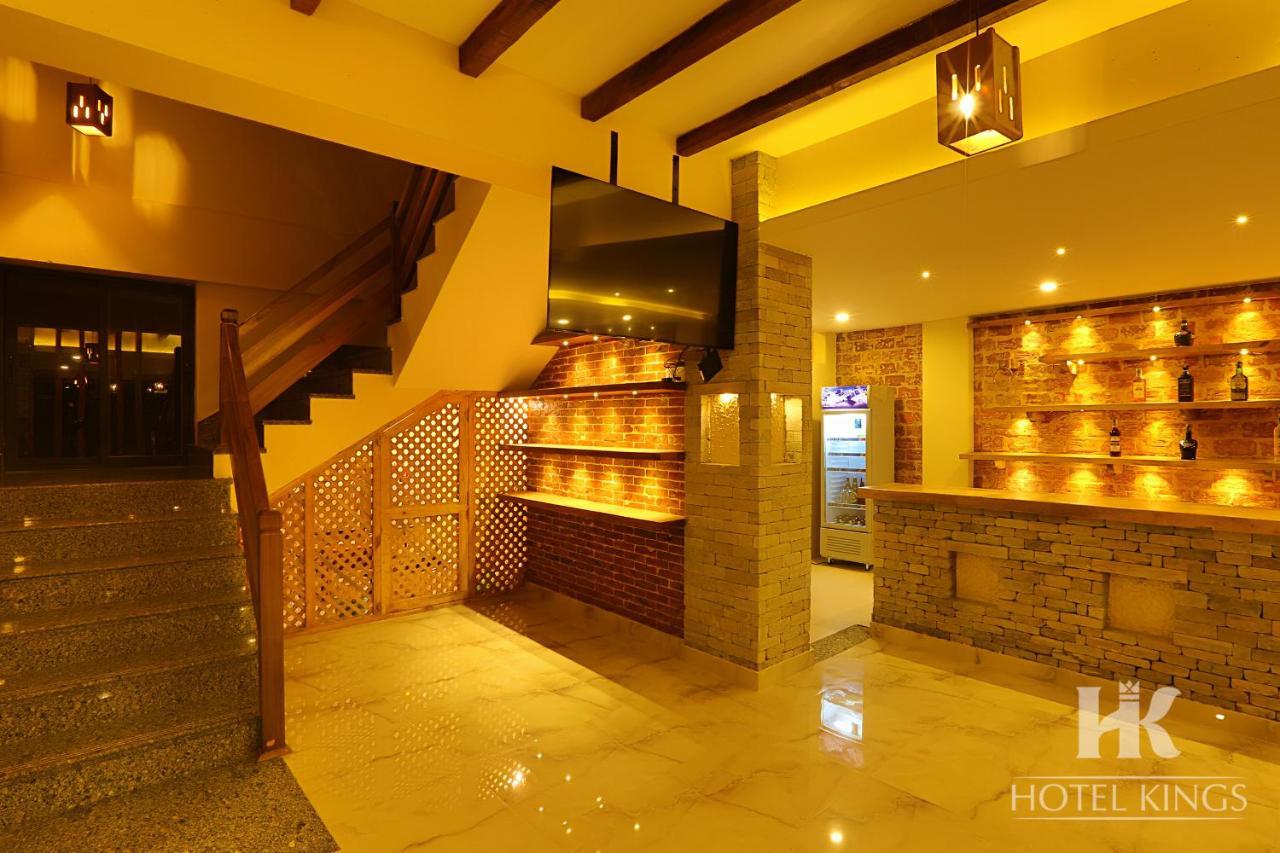 Hotel Kings Pokhara Bagian luar foto