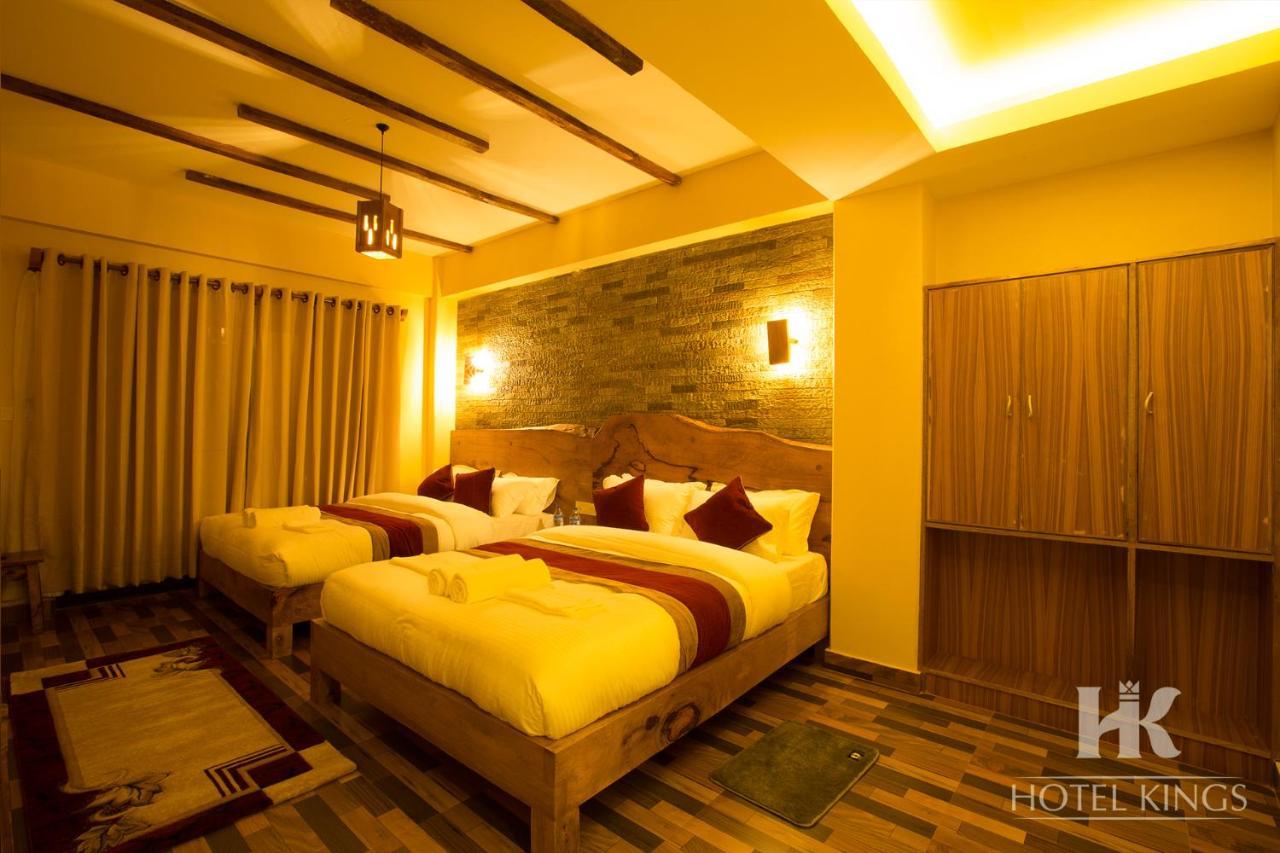 Hotel Kings Pokhara Bagian luar foto